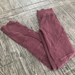 Textured maroon leggings
